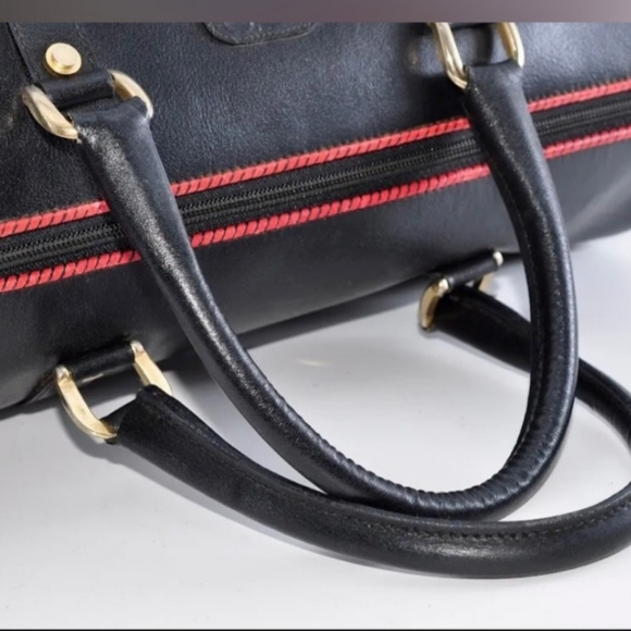Valentino Garavani: Black Leather Boston Bag - Picture 11 of 12